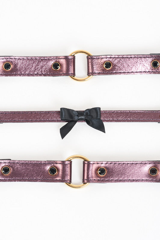 fr-ulein-kink-violet-handfesseln-leder-lila-mit-leine image 1