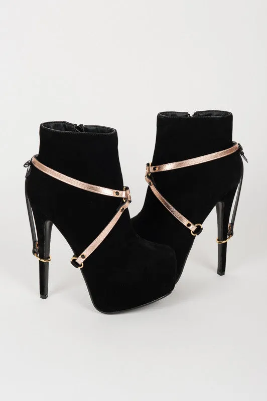 fr-ulein-kink-topaz-fu-fesseln-heel-cuffs-ros-gold-leder image 1