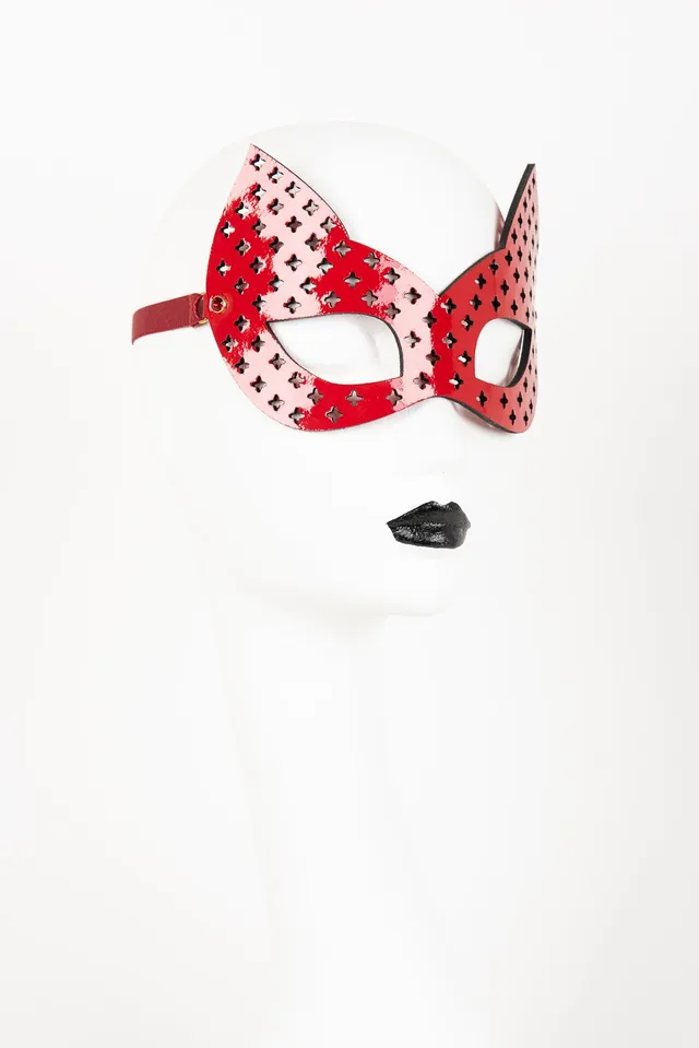 fr-ulein-kink-rosso-confessional-kitten-maske-rot-lackleder image 1