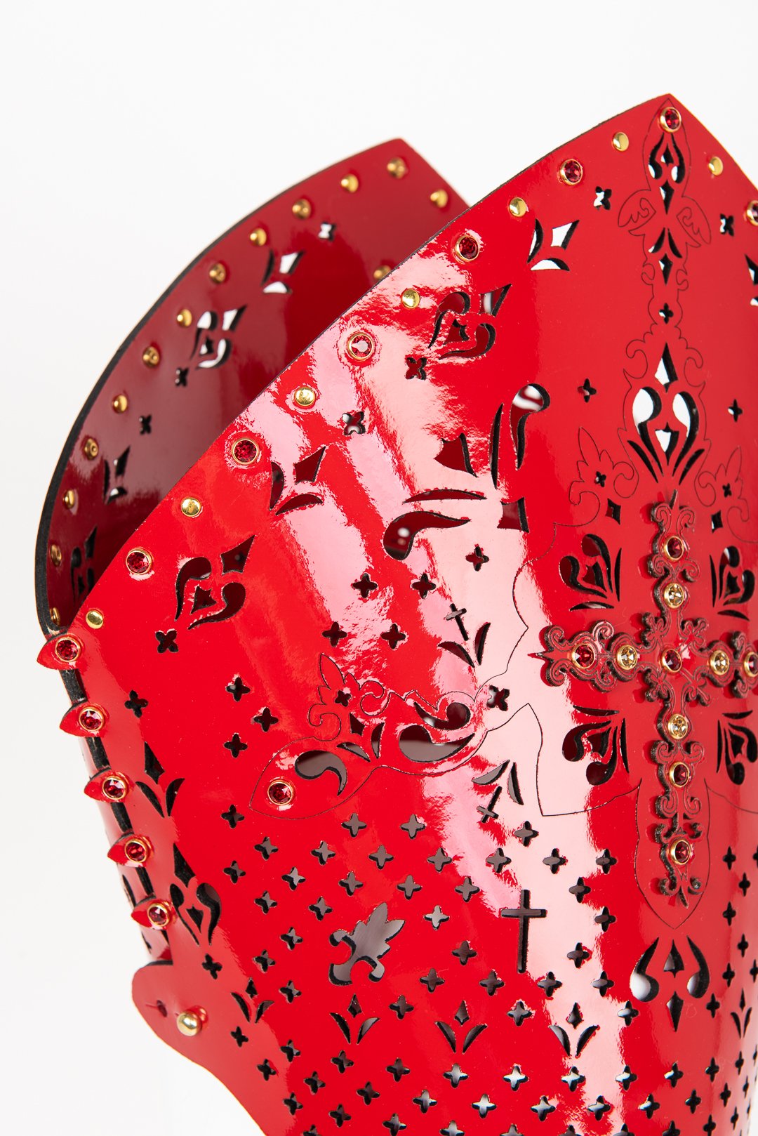 fr-ulein-kink-rosso-confessional-mitre-kopfschmuck-rot image 8