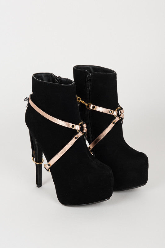 fr-ulein-kink-topaz-fu-fesseln-heel-cuffs-ros-gold-leder image 5